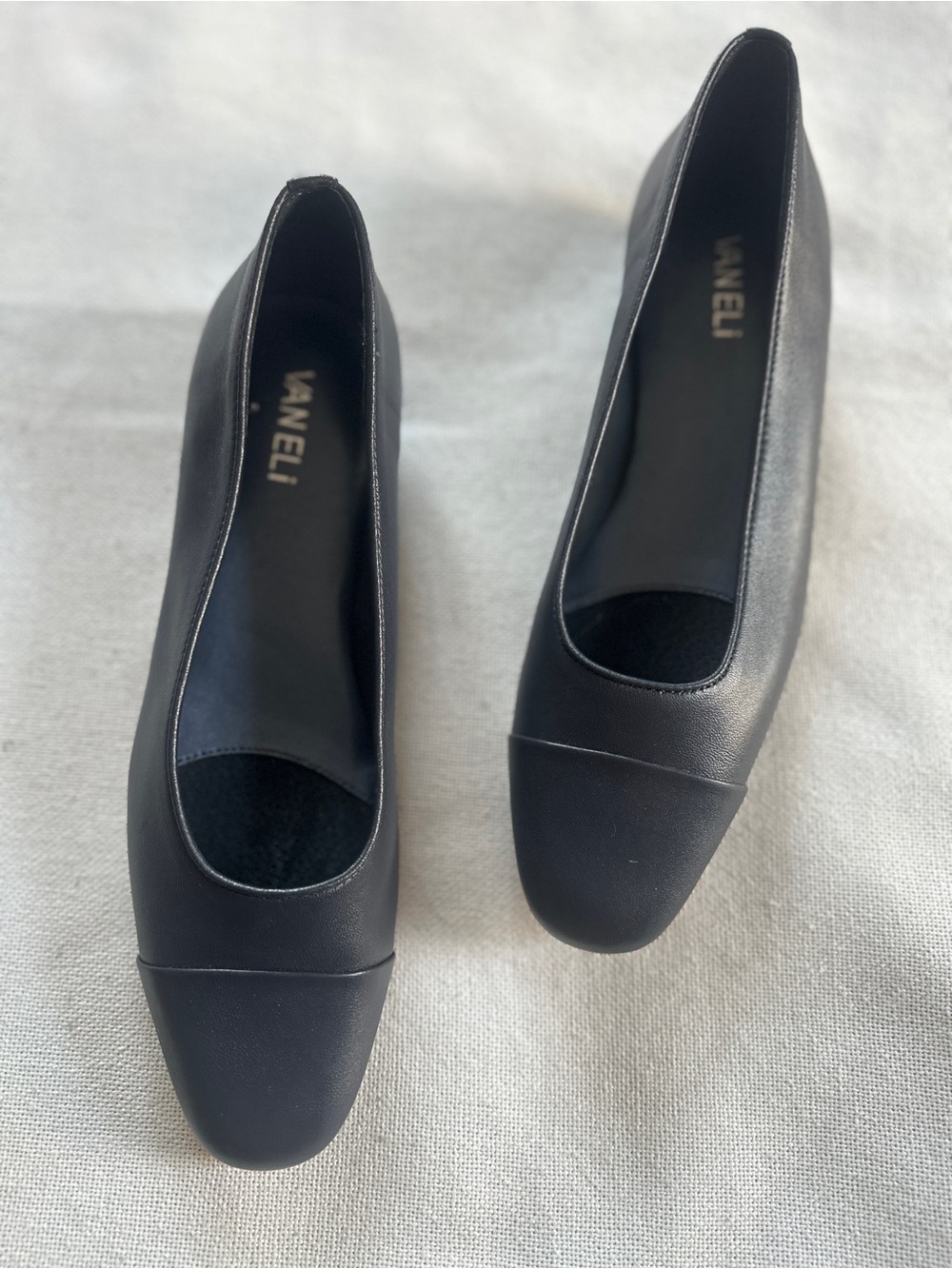 VANELi FC-313 Navy Blue Nappa Leather Cap-Toe Dress Flat | 8.5N